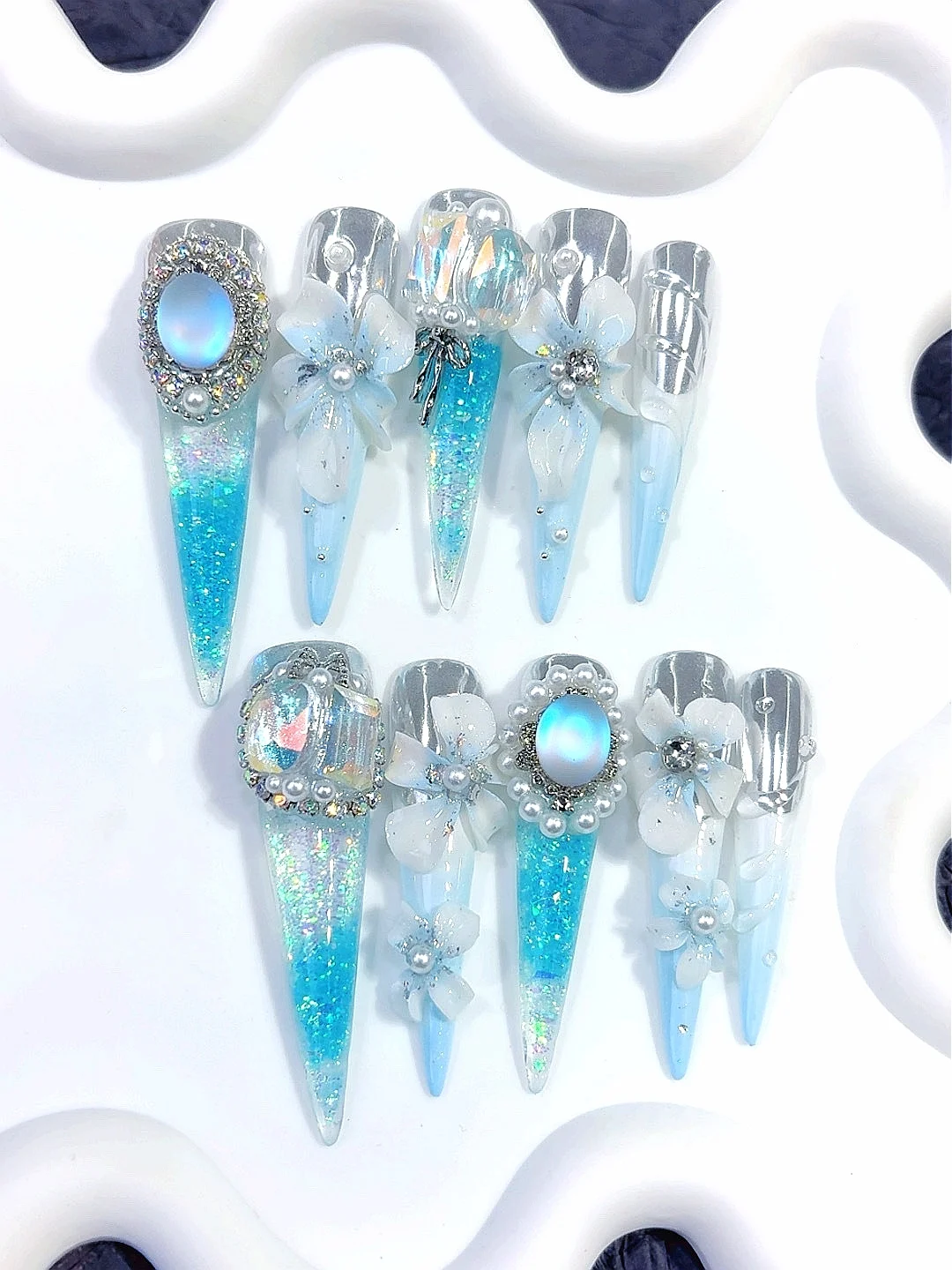 أزرق مائي ثلاثي الأبعاد من حجر القمر الزهري وحجر الراين على الأظافر - أظافر صناعية أنيقة مصنوعة يدويًا مع بريق ثلاثي الأبعاد #2