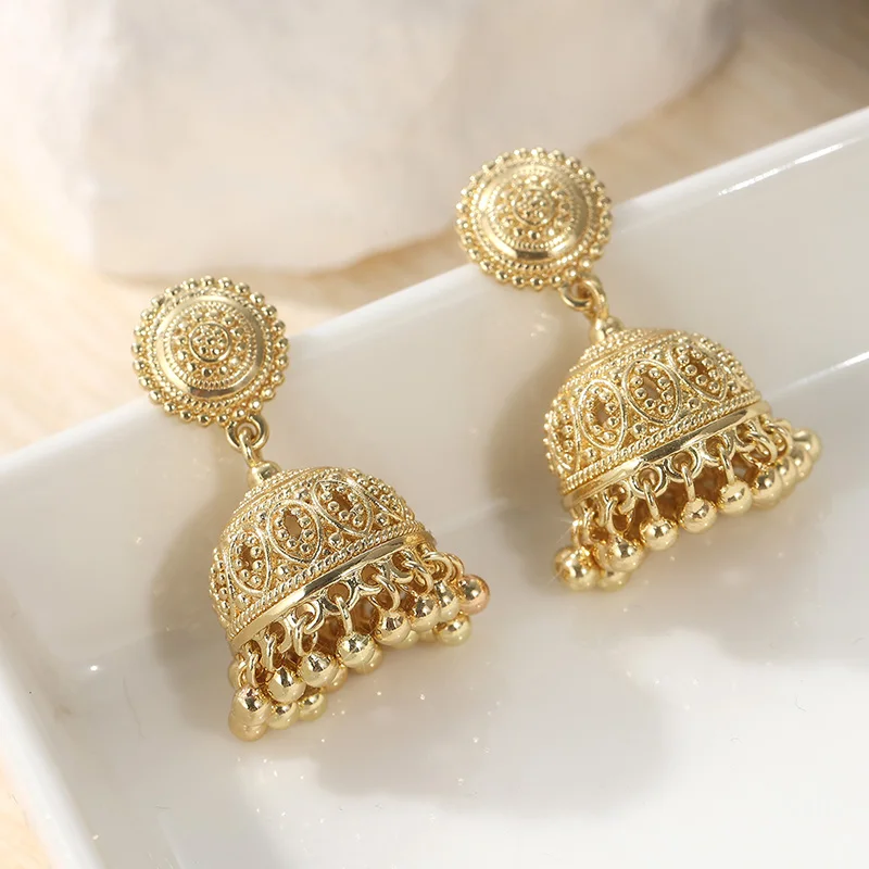Ethnische Goldfarbene Damen-Ohrringe Vintage Kreativität Metall Handgeschnitztes Muster Hängeohrringe für Frauen – Detail 2
