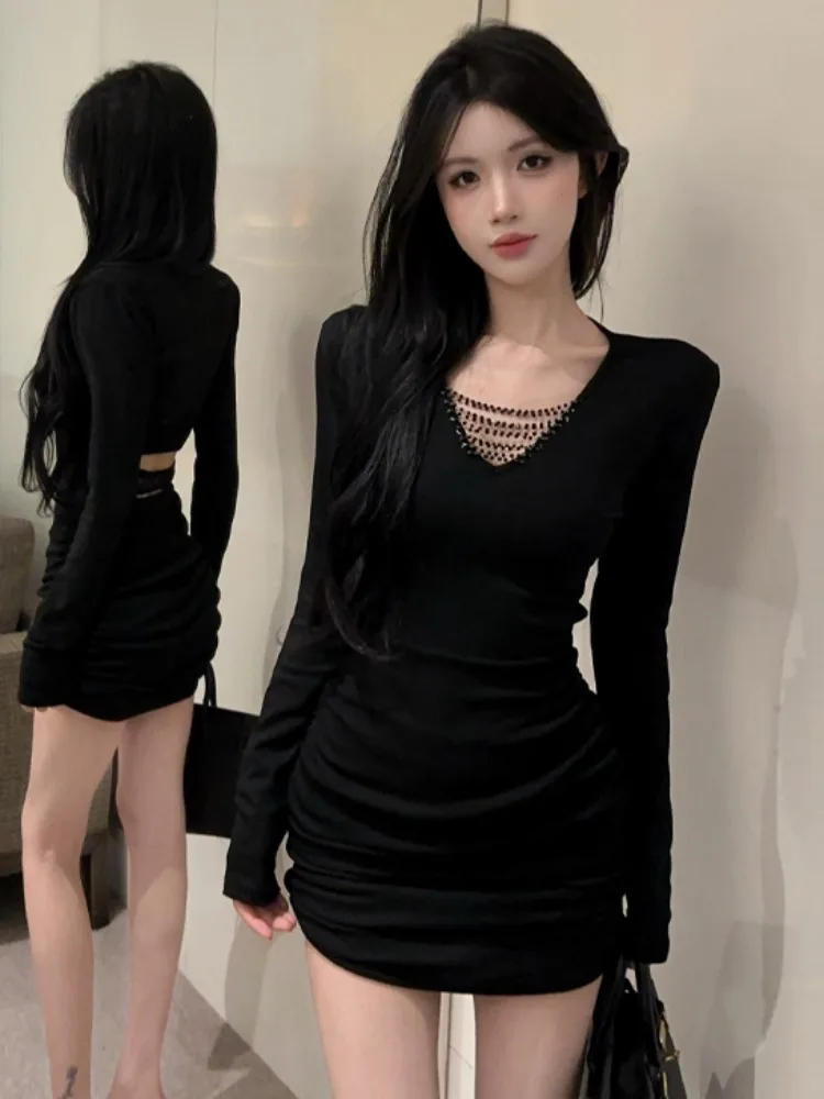 

Black V-neck Slim-fit Dress Sexy Backless Chain Detail Women's Fashion Spring Autumn New Style Date Casual mid Waist Skirt