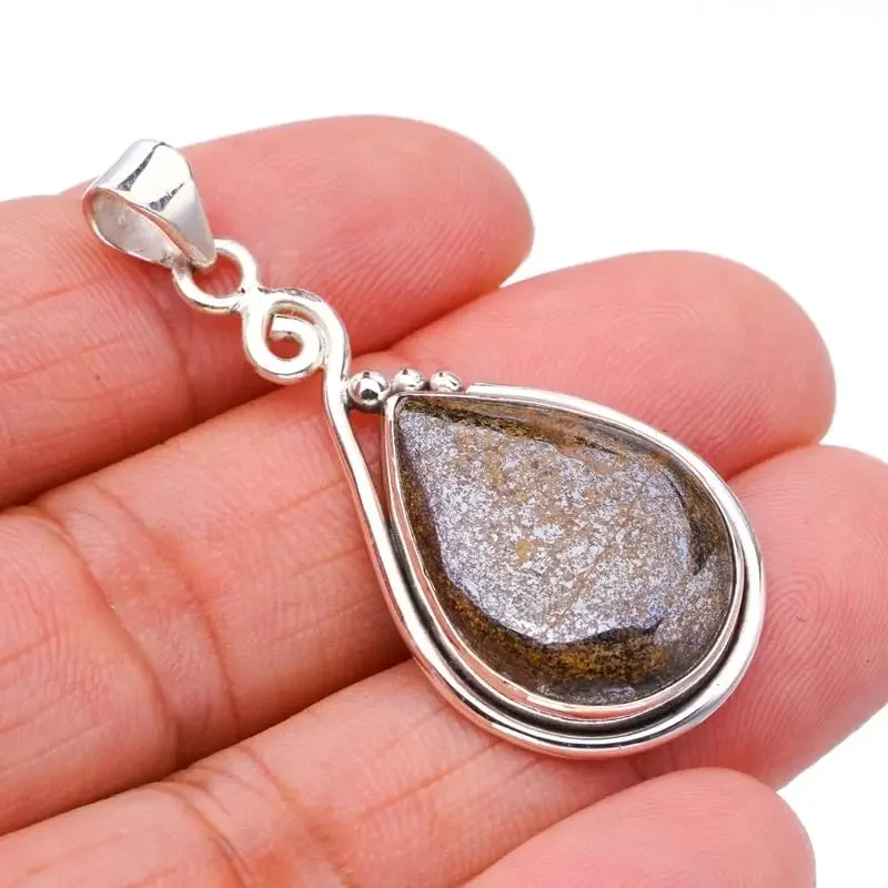 

Хеси ® Подвеска ручной работы из стерлингового серебра 925 пробы с натуральным бронзотом 1,75 дюйма F5134