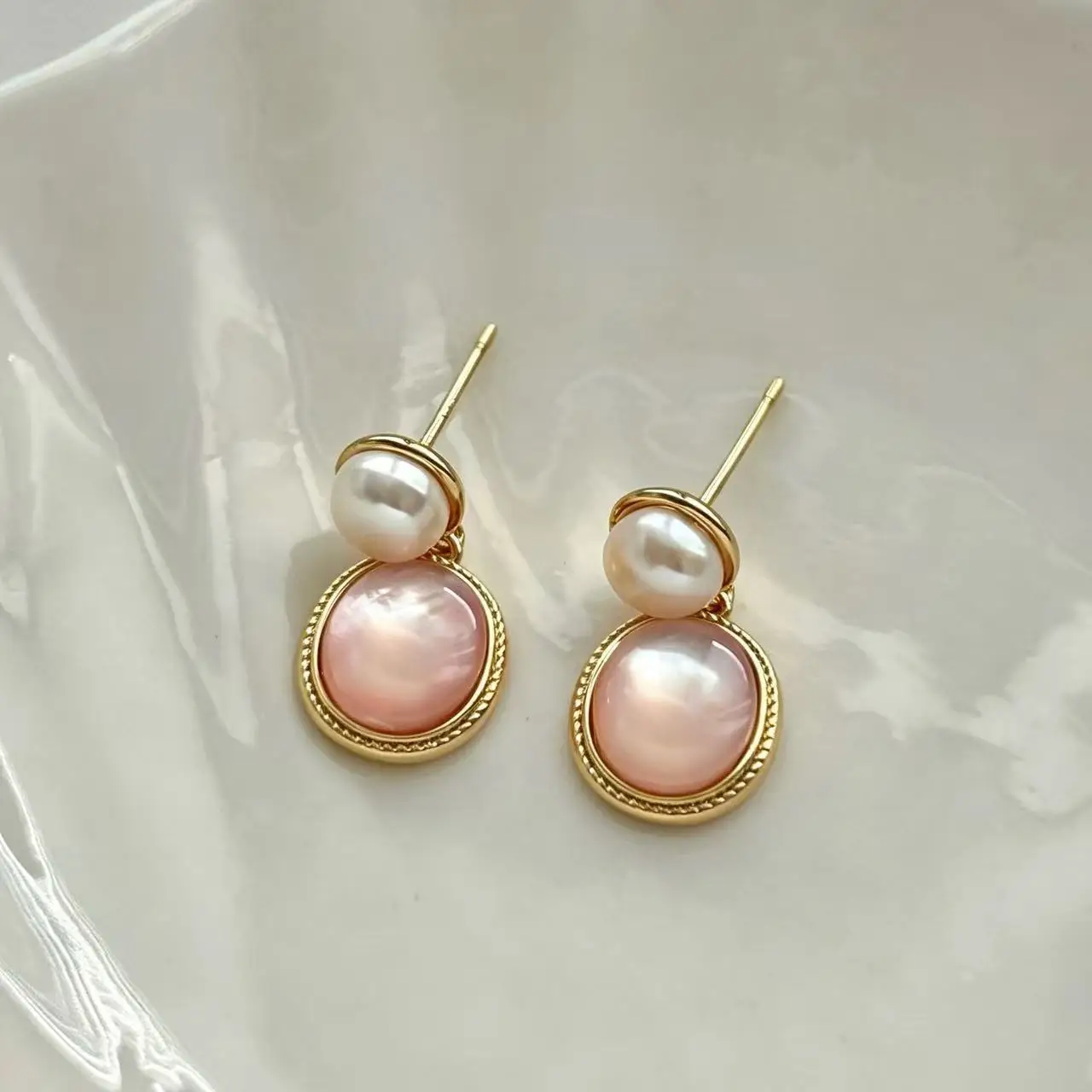 French Gentle Pink Fritillary Pearl Earrings Oval Niche Premium Commuter Versatile Exquisite Freshwater Pearl Stud Earrings