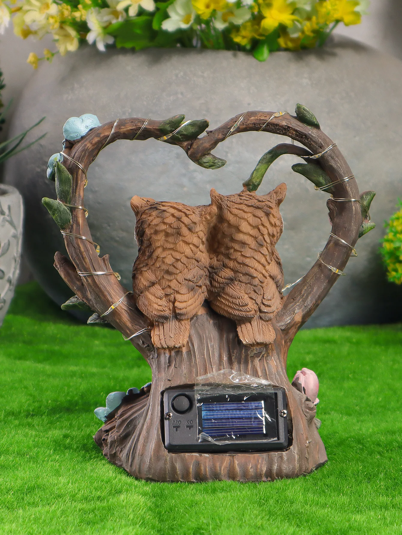 Creative Resin Owl Couple Sculpture with Solar Lights Landscape Decor for Courtyards, Patios, and Garden