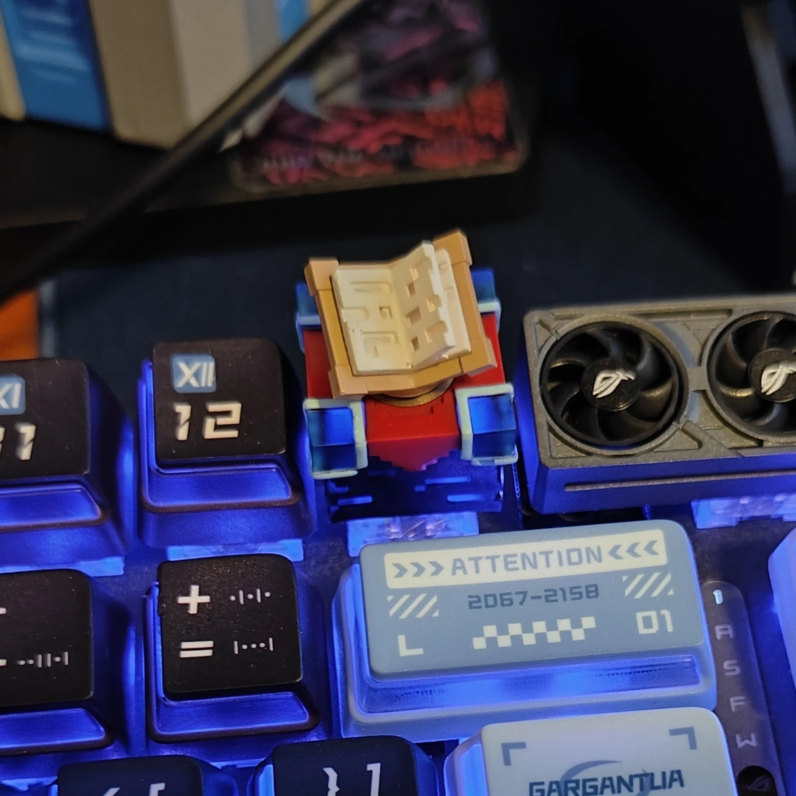 Moje Światło, które Zaczaruje Cię: Klawiatura Mechaniczna z Obrotowymi Nakładkami na Klawisze Przepuszczającymi Światło, Personalizowane Nakładki na Klawisze, Personalizowane ESC