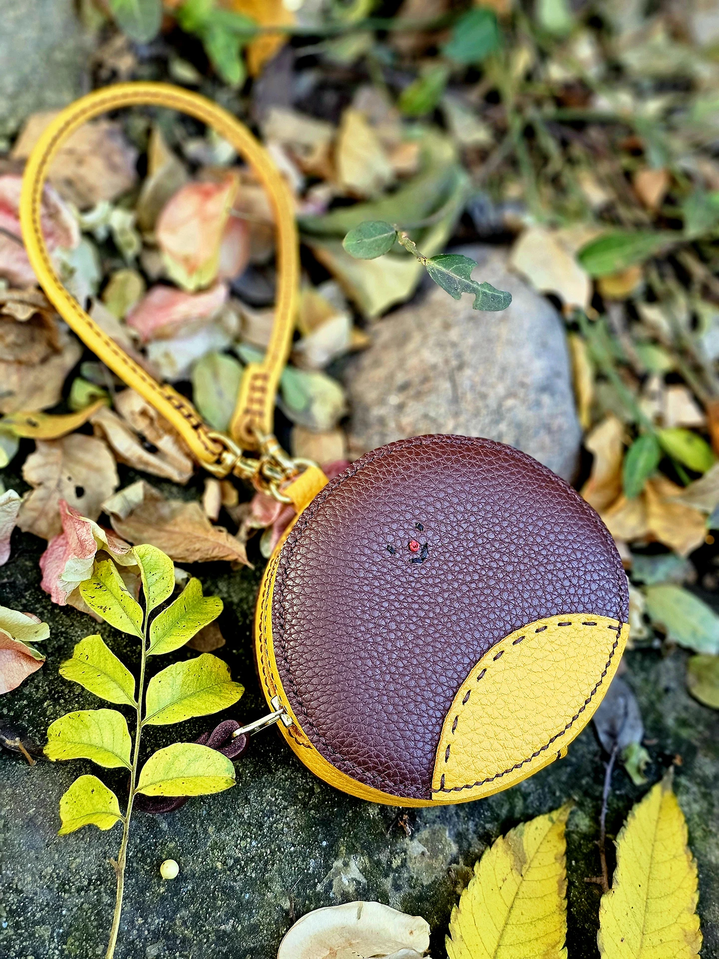 porte-monnaie-en-cuir-artisanal-original-et-mignon-motif-dessin-anime-chataigne-porte-cles-etui-pour-ecouteurs-unisexe-mode-jeune-et-artistique