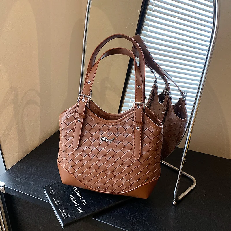 

Shoulder Tote Bag Trend 2025 Versatile Commute To Work Large Capacity Underarm Bag Premium Sense