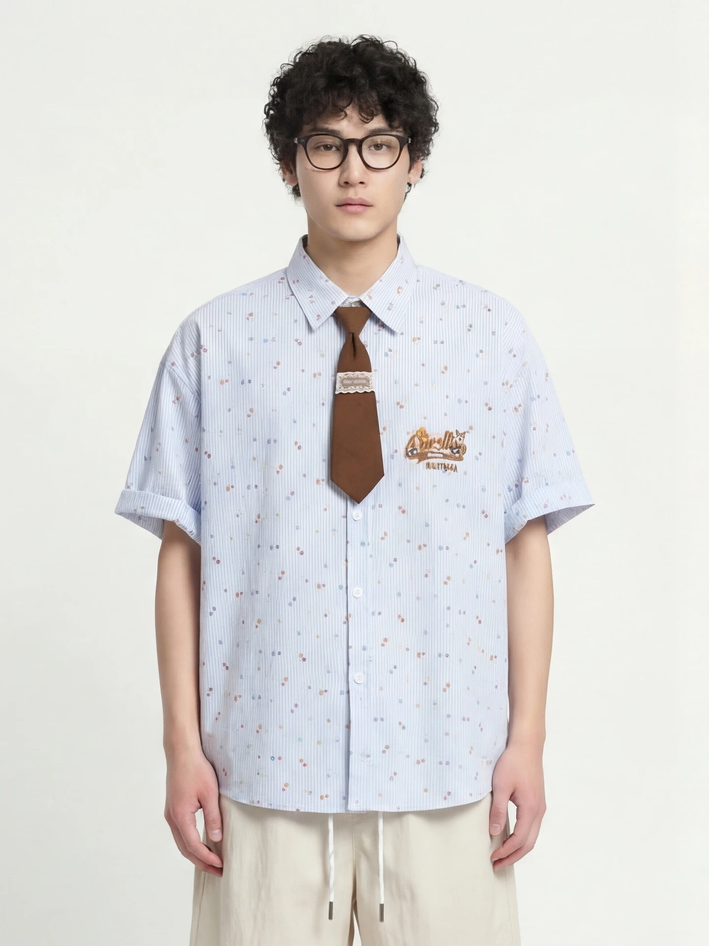 

Свободная рубашка с коротким рукавом и съемным коричневым галстуком, полосатый дизайн, повседневная, универсальная, модная, летняя, дышащая, из полиэстера.