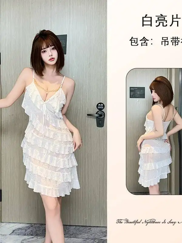 ชุดเดรสสั้นสายเดี่ยวผ้าซีทรูแต่งระบายเซ็กซี่ ประดับด้วยโซ่โลหะและไข่มุก ทรงเข้ารูป ใส่สบายผิว ชุดนอนเปิดหลัง 56GH