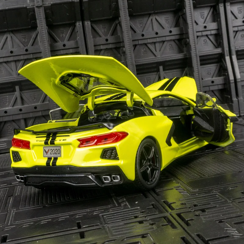 Maisto 1:24 Chevrolet Corvette C8 2020 modelo de liga portas e capô do motor, porta-malas pode ser aberto carro de brinquedo infantil