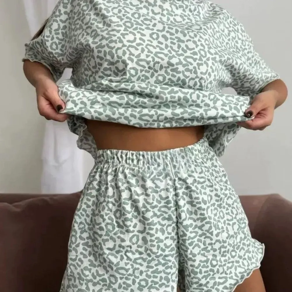 1 Set Fashion Leopard Print Women's Pajama Set Round Neck Short Sleeve Sleepwear Thin Split Shorts Summer Sleepwear Homewear