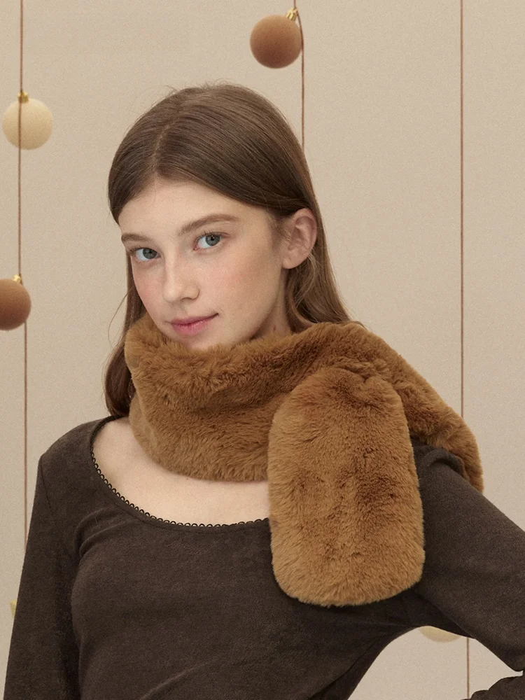 

Moonmoi Women's Faux Fur Scarf Comfortable Warm Versatile Retro Atmosphere Winter Fashion Accessories Animal Friendly