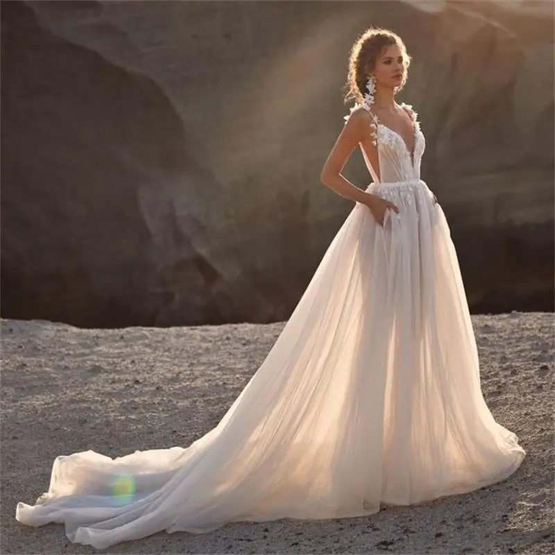 

Dreamy A Line Wedding Dresses 3D Floral Appliques Backless Vestido De Novia Spaghetti Straps Robes de Mariee