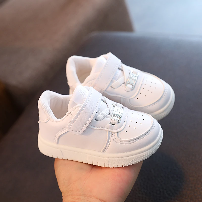 Sepatu kets bayi anak-anak, sepatu sneaker 2024 musim semi musim gugur Sol empuk antiselip bersirkulasi untuk anak perempuan balita