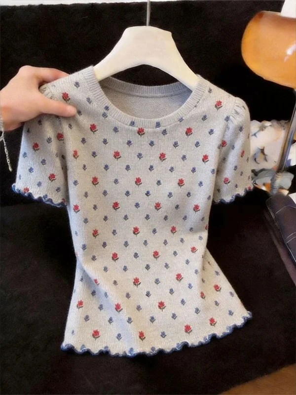 

Summer 2026 Women's Fashionable Short Sleeve T-Shirt Slimming Versatile Beautiful Clothing Cotton Blend V-Neck Casual Wear