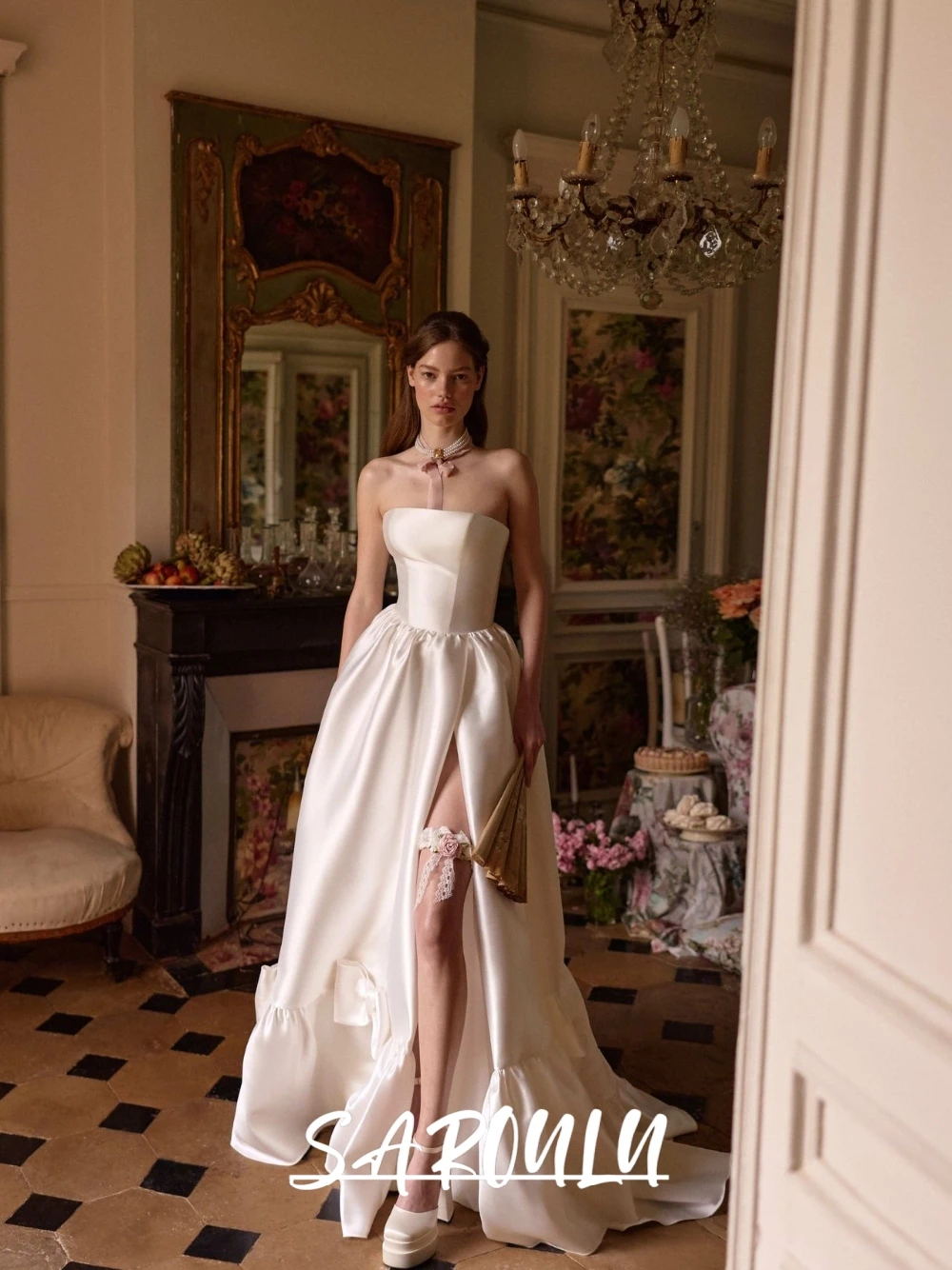 

Romantic Palace Satin Bridal Dress Strapless A Line Wedding Gown With Large Bow & High Slit Customized Princess Bride Wear