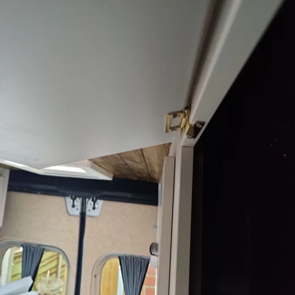 

Комплект из 2 складных дверных петель для шкафов, стильные пружинные петли для дверей автодомов, кемперов, караванов, мебельная фурнитура