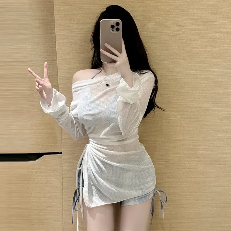 Traje de baño para mujer, conjunto de tres piezas con bikini de ángulo plano y pareo, azul tie-dye con protección solar, ideal para vacaciones y baños de aguas termales