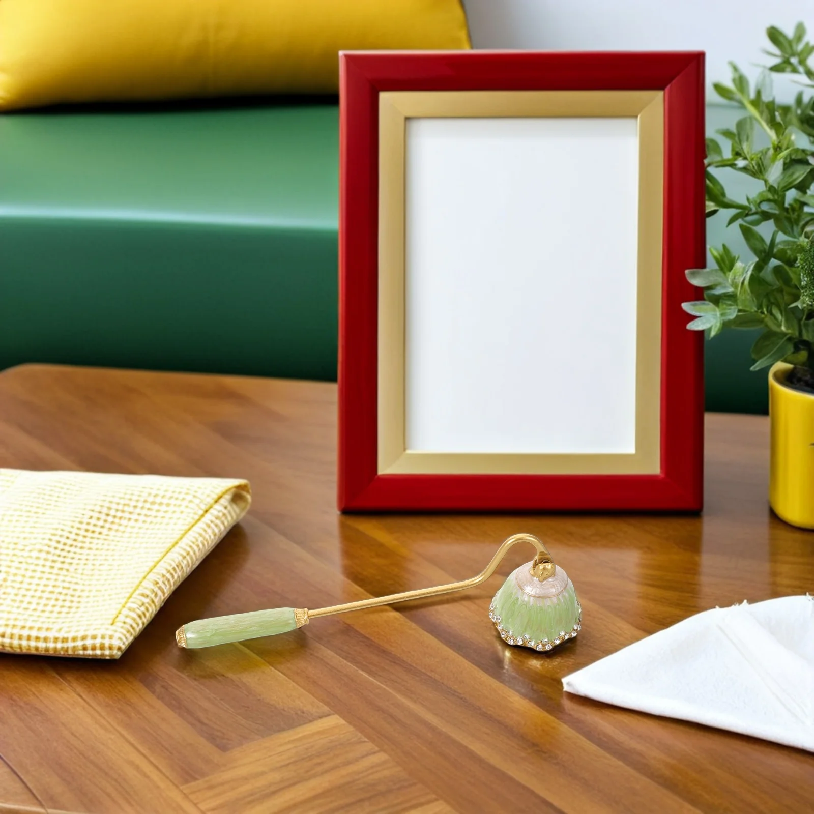 

Vintage Snuffer Enamel Extinguisher Long Handle Decorative Wick Snuffer Tool Safe Extinguishing Accessory Home Use