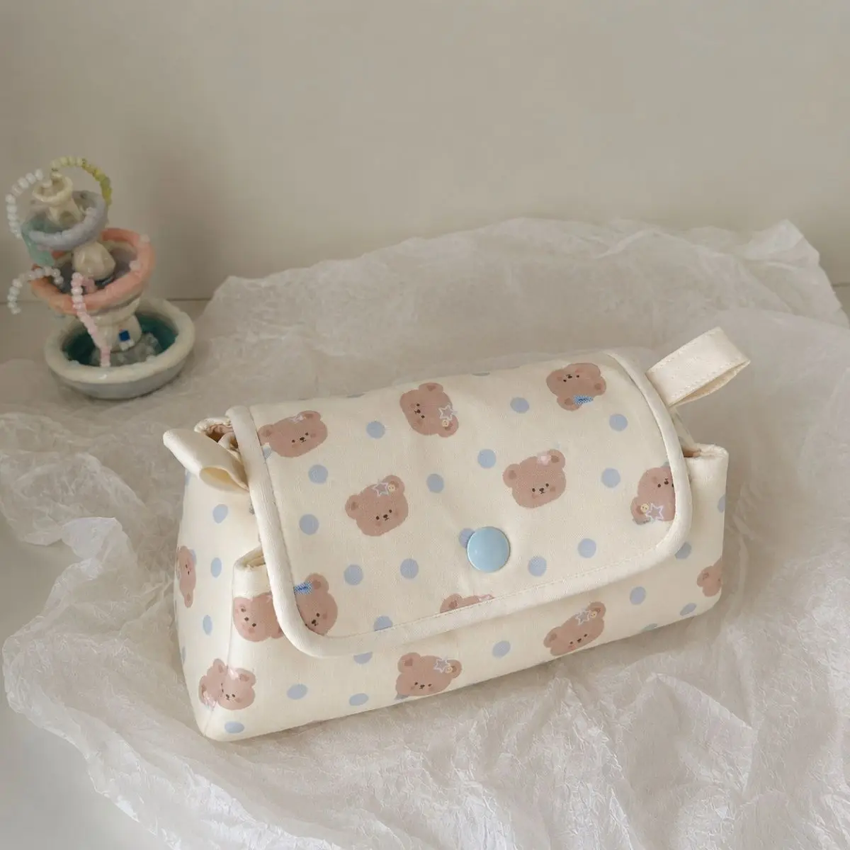 2026 Trousse à crayons populaire à trois compartiments, motif ours bleu lait à pois, grande capacité, de haute qualité, boîte de papeterie pour étudiants, sac de rangement pour maquillage