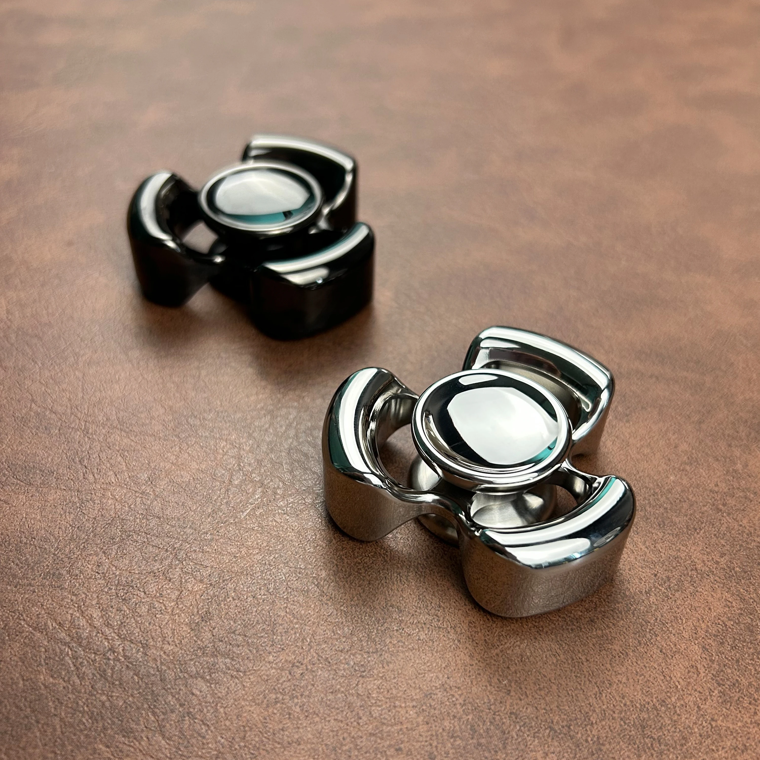 Dreiblättriger Horizon Mega Speed Hand Feel Type Fidget Spinner aus Edelstahl 304, Spielzeug zum Stressabbau