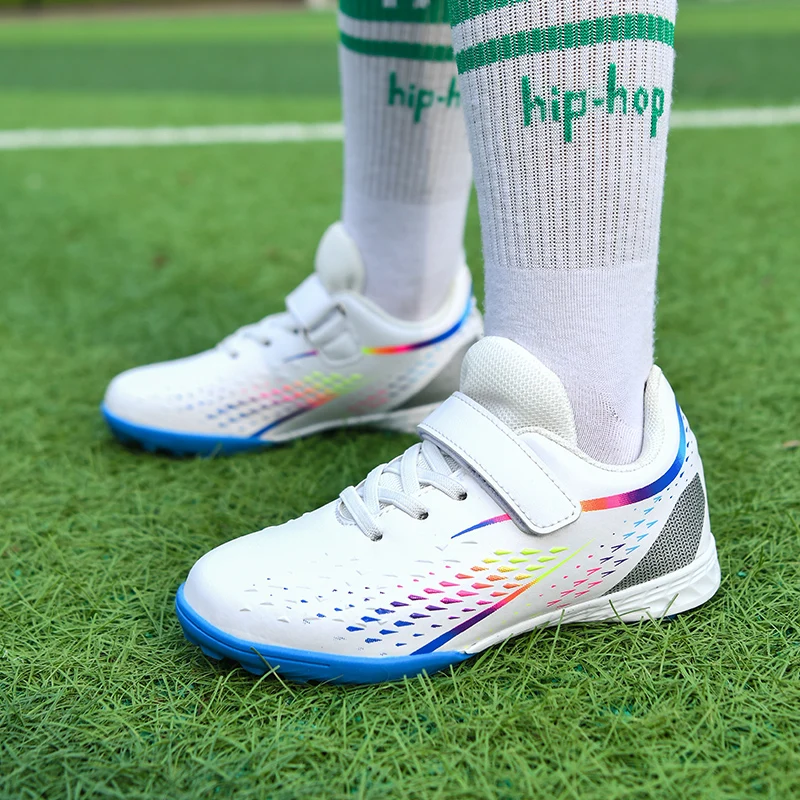 A pair of children's four-season leather football shoes with studs, wear-resistant football shoes, sizes 29-39，HXH-XX29