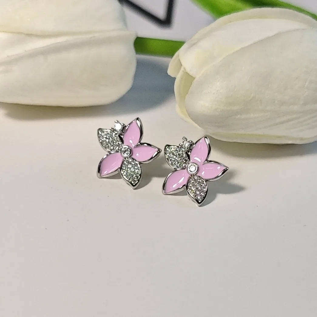

Spring and Summer Flower Earrings, Women's High-end Earrings, Niche Temperament, Unique Earrings