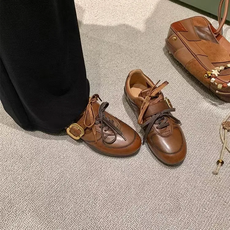 أحذية نسائية صيفية جديدة موديل 2025 بمقدمة مستديرة أحذية نسائية موجزة برباط علوي ديكور جلد طبيعي Zapatos De Mujer مقاس 35-40 Hot