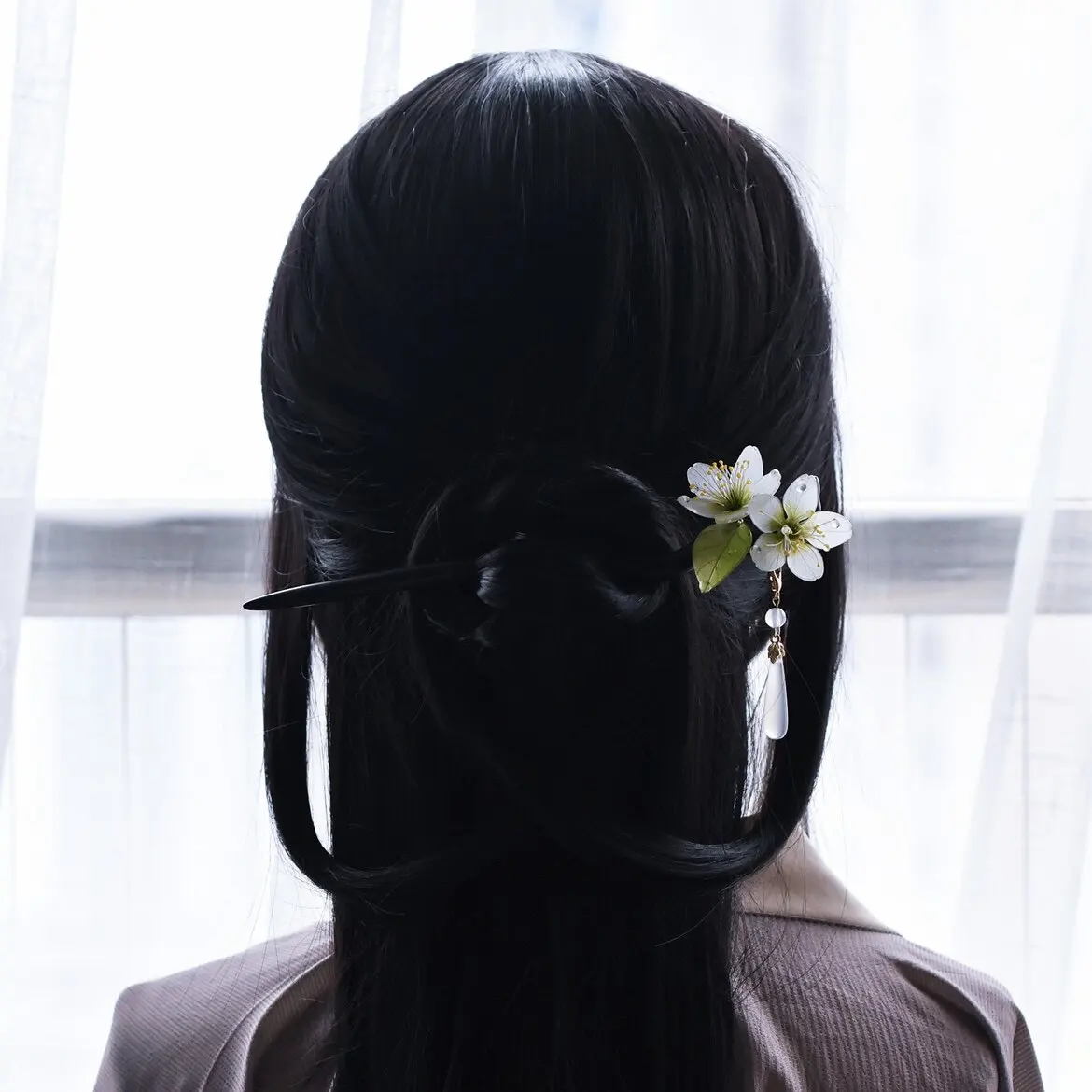 

Elegant pear blossom sandalwood hairpin for women, a perfect gift. Chinese-style hair stick for updos. :without tassel.