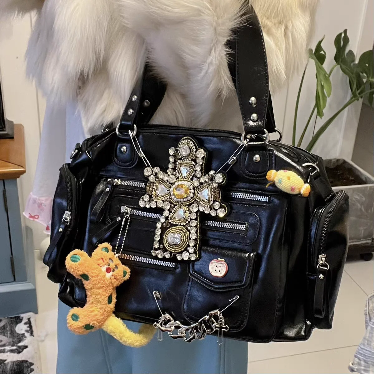 

Retro Y2k Biker Handbag Gothic Punk Cross Tote Bag for Women Millennial Spice Girls Street Commuter Shoulder Bag Bolsas De Mujer