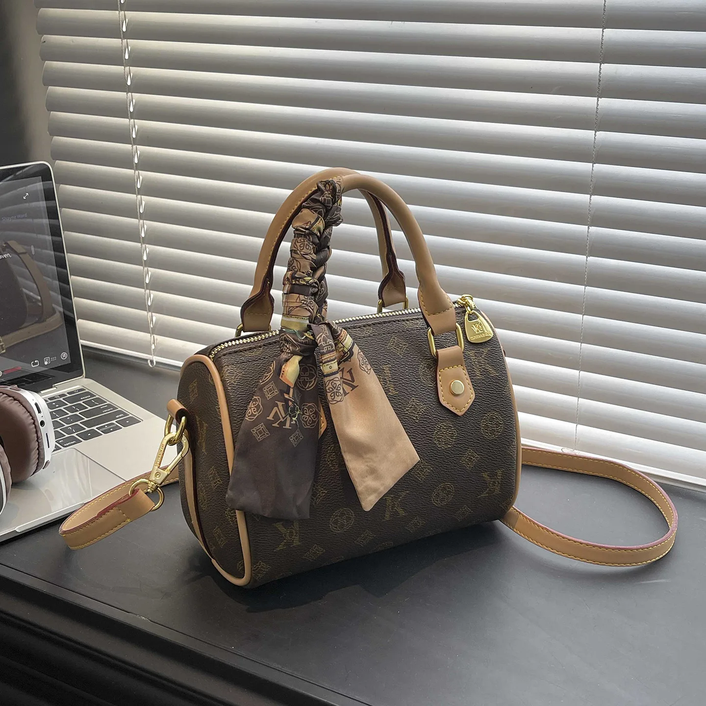 Premium Boston bag pillow bag women's retro European station crossbody texture shoulder crossbody bag