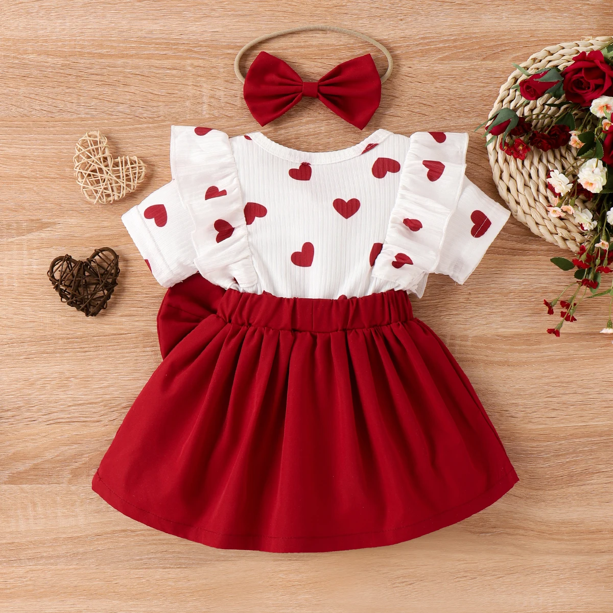 PatPat 2pcs Baby Girl Heart Print Ruffled Short-sleeve Faux-two Bow Front Dress & Headband Set