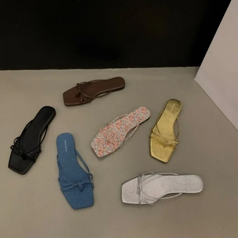 جديد الصيف أحذية نسائية باطن مسطح كليب على الوجه يتخبط رقيقة حزام مزيج تنفس صندل شاطئ الصنادل