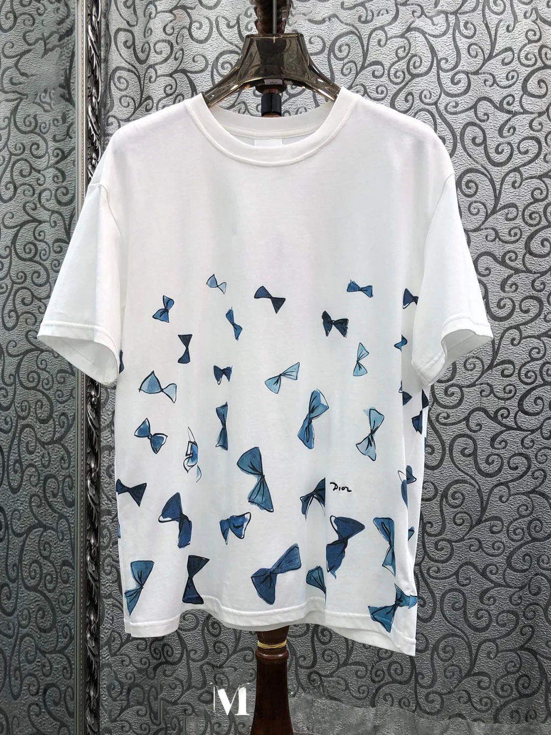 

Milan Small Town South Oil Casual Style White Background Watercolor Blue Knot Print Short Sleeve T-Shirt Wome...
