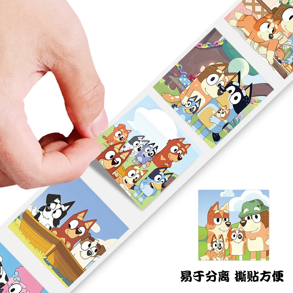 500 pz/rotolo Cartoon Bluey Famiglia Animazione Decorazione Adesivi di Tenuta FAI DA TE IN PVC Decalcomanie Del Computer Portatile Decorazione Ricompensa Regalo Giocattolo
