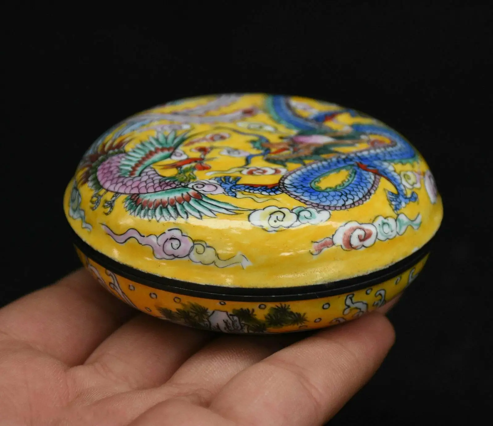 

Marked Chinese Bronze cloisonne enamel Fly Dragon Phoenix rouge box powder boxes