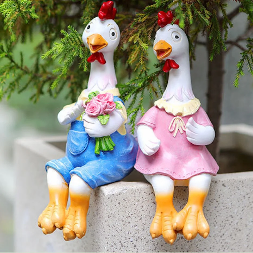 

Garden Statues Cartoon Resin Cute Sitting Couple Chicken Sculpture Lovers Figurine Gift Decoration for Yard Home Gift