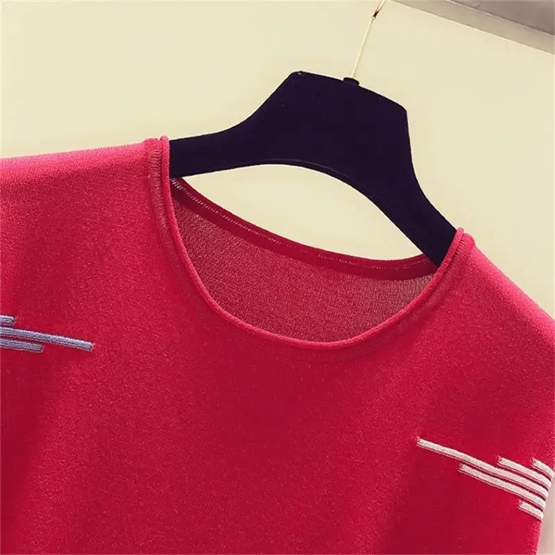 T-shirt lavorata a maglia di seta del ghiaccio a maniche corte a maniche corte con scollo a barchetta Versatile da donna nuova estate a contrasto di