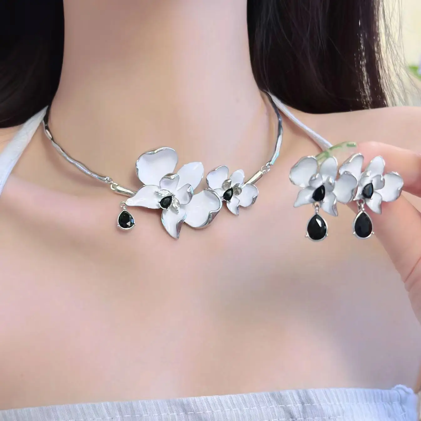 

Women Fashion Flower Clavicle Chain Necklace Elegance Jewelry Flora Charm Choker Necklace with Ear studs Set Newest Jewelry set