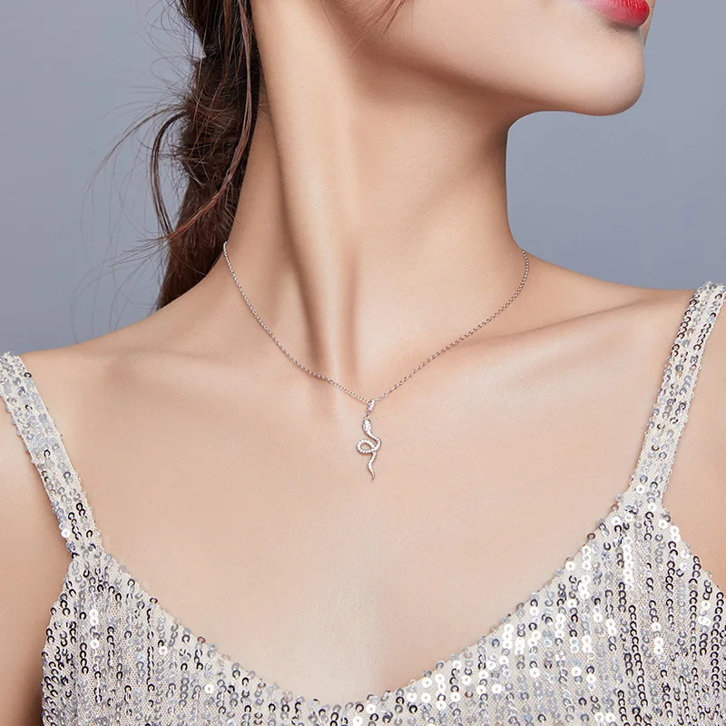 女性のためのスネークネックレス,新しいグリーンの目,ラグジュアリー,スネークペンダント,誕生日プレゼント,ウェディングジュエリー,トレンド2022