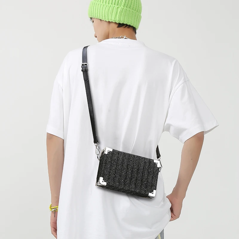 

Couple's Sling Bag Straw Weaving with Corner Metal Decoration Boxy Shape Doctor Bag for Date Back to School Party Shoulder Bag
