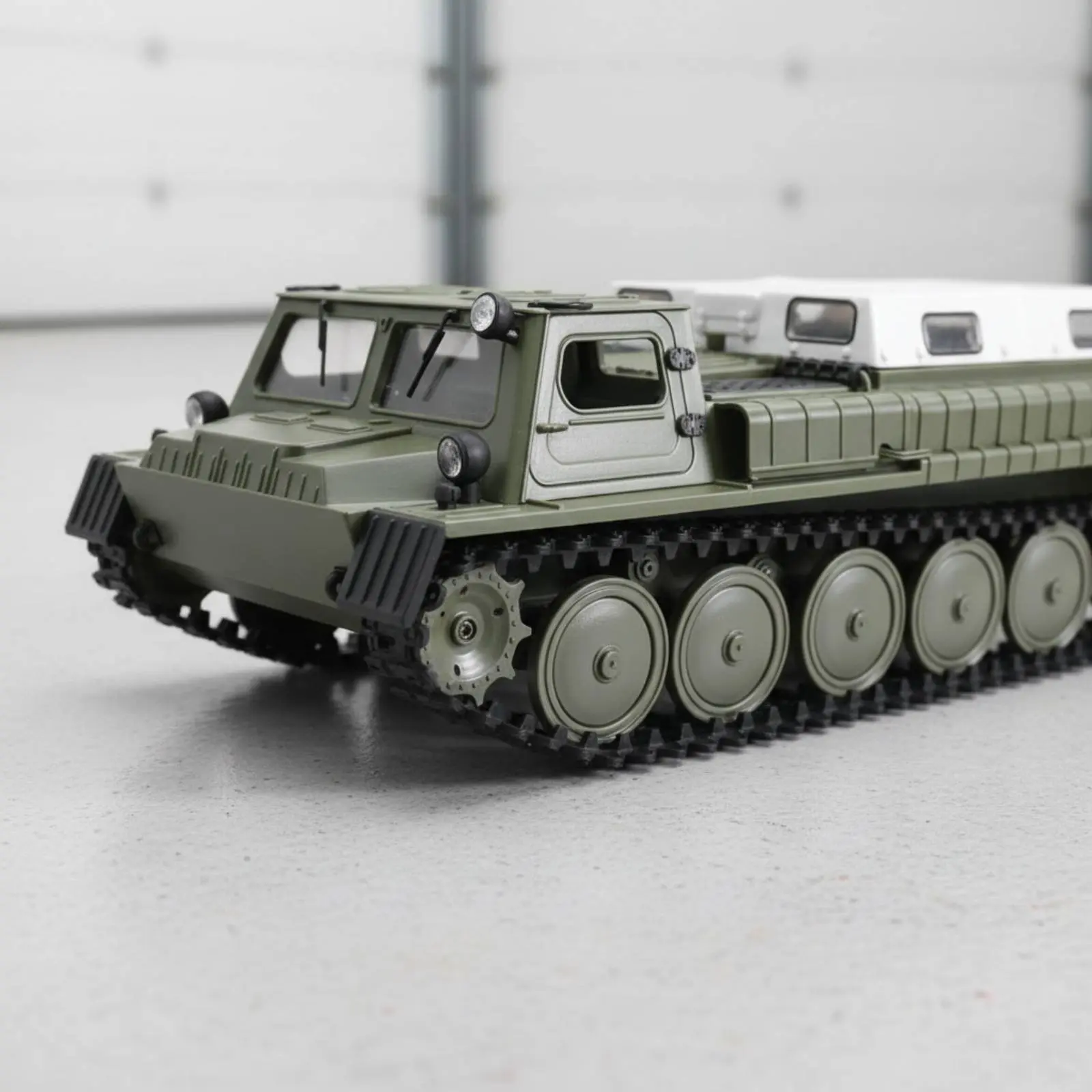 

RC Tracked Transport Vehicle Battery-Operated Battery Multi-Terrain Vehicle Controller-Operated Control Multi-Terrain Vehicle