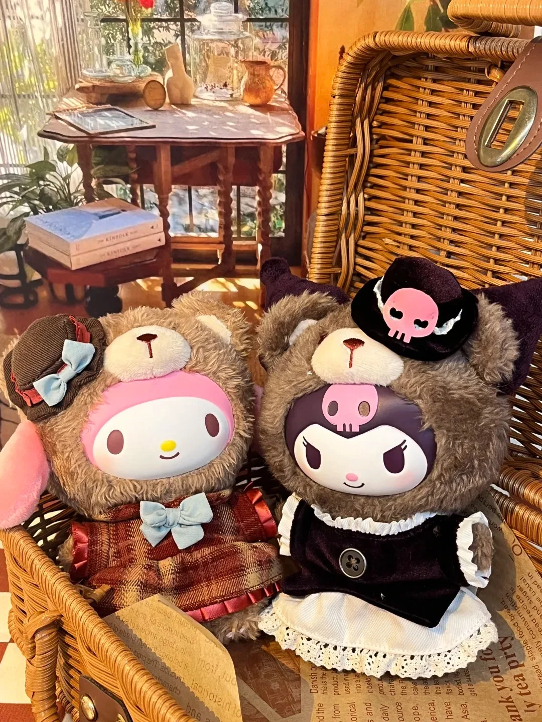 Nouvelle poupée Hello Kitty Pochacco Kuromi Mystery Box, jouet mignon de la série Sanrio British Tea Party, cadeau d'anniversaire idéal