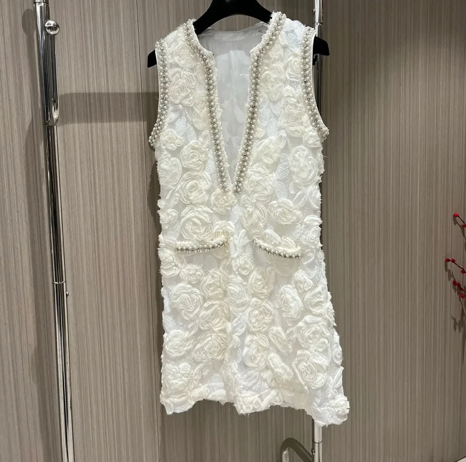 

2024 spring summer women sweet elegant 3D flowers sleeveless mini dresses pearls beading v-neck white dress