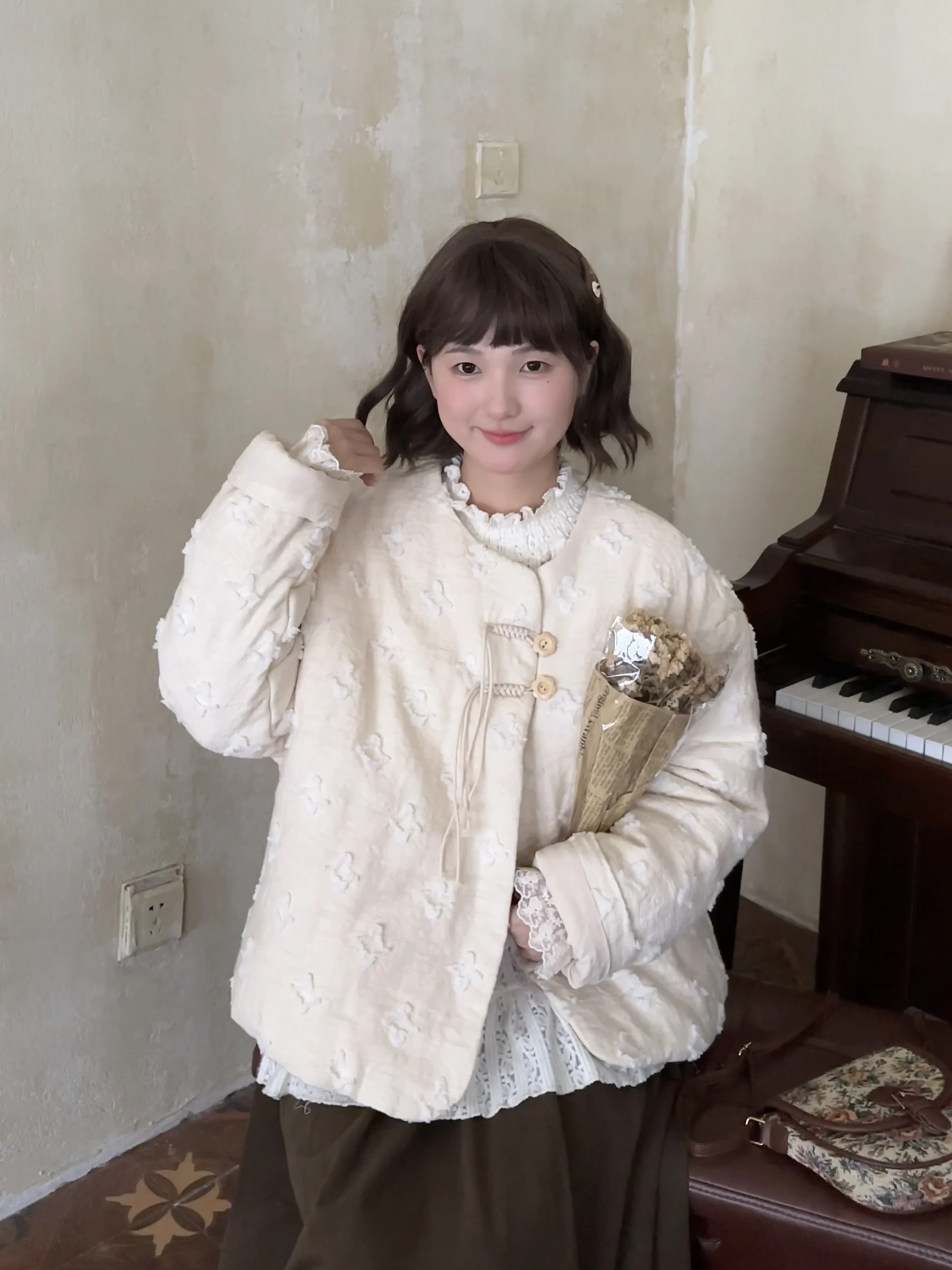 

Retro Chinese Sle Cotton Flax Women's Jaet Warm Fluffy Embroidery 3D Pattern Coat Soft Cotton Outerwear for Winter