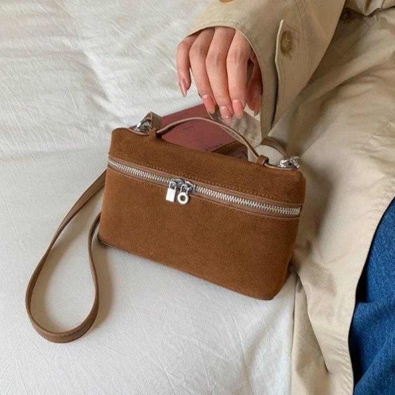 

Elegant Passcase Holder Bag For Women With Card Slots And Luxury Leather For Organization