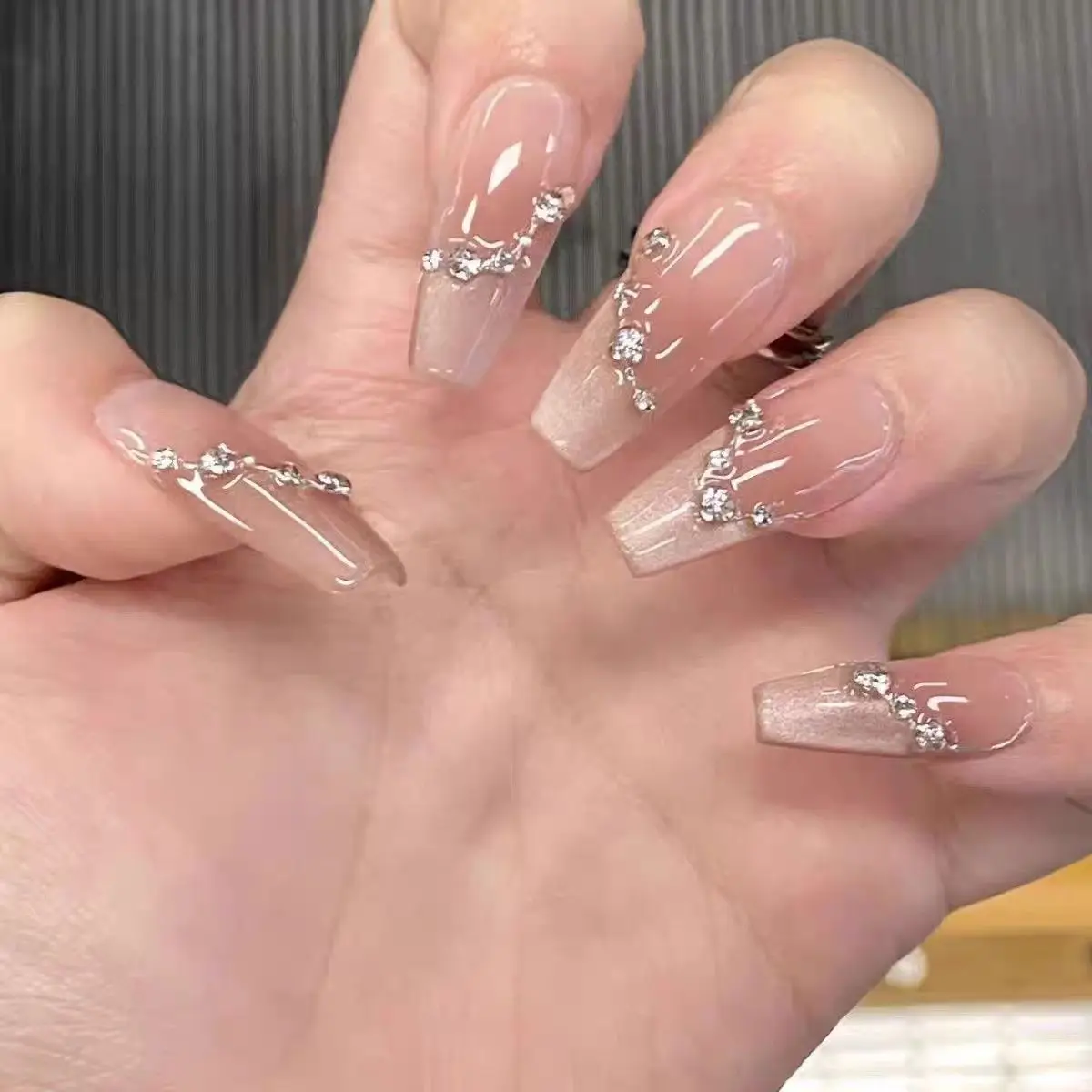 

Nude Pink Cat Eye Press On Nails, Long Coffin Fake Nails with Sparkling Rhinestones, French Gradient Glue On Nails, Luxury False Nails for Women, Bridal Style