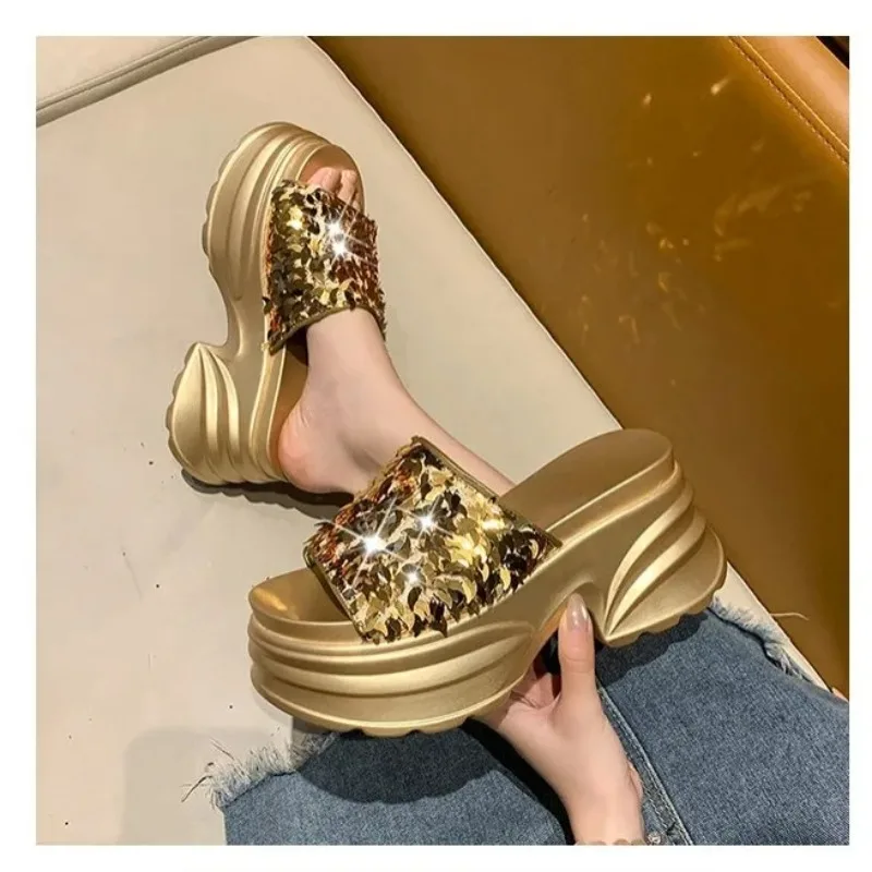 

2025 Muffin and Platform Sandals Women Wear The New Summer Fashion Sequin High-heeled Slippers with Round Heads， Women Sandals