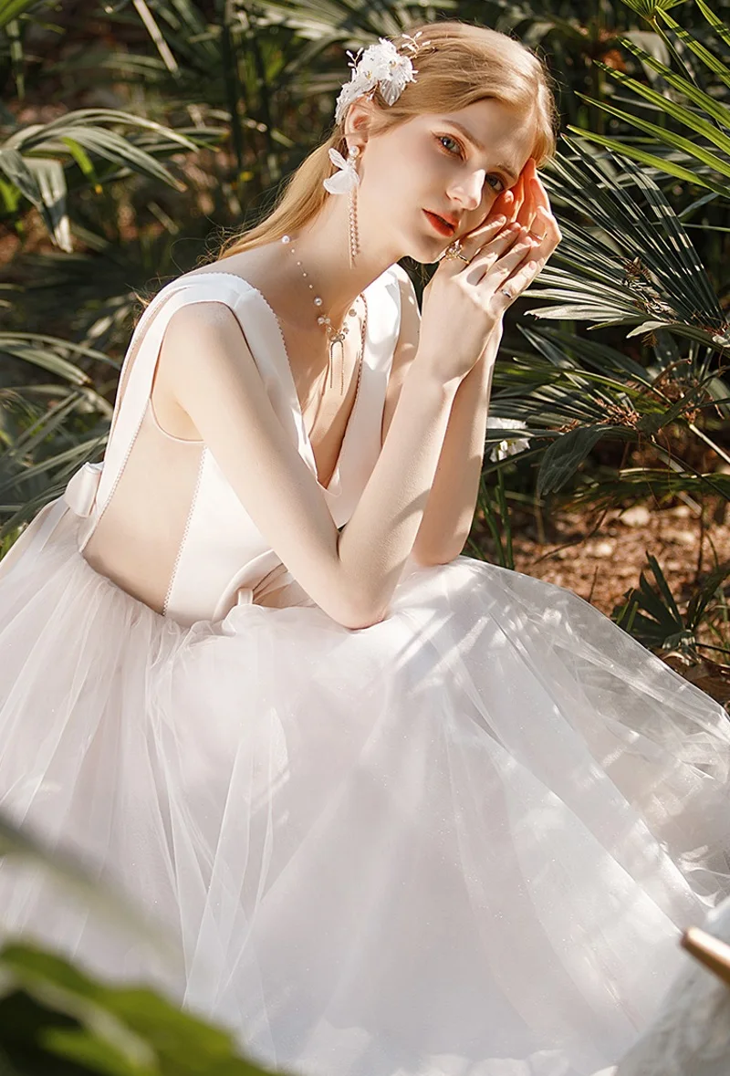 Vestido de novia francés Simple elegante con cuello en V sin mangas de tul Línea A sin espalda transparente vestido de novia vestido de noche