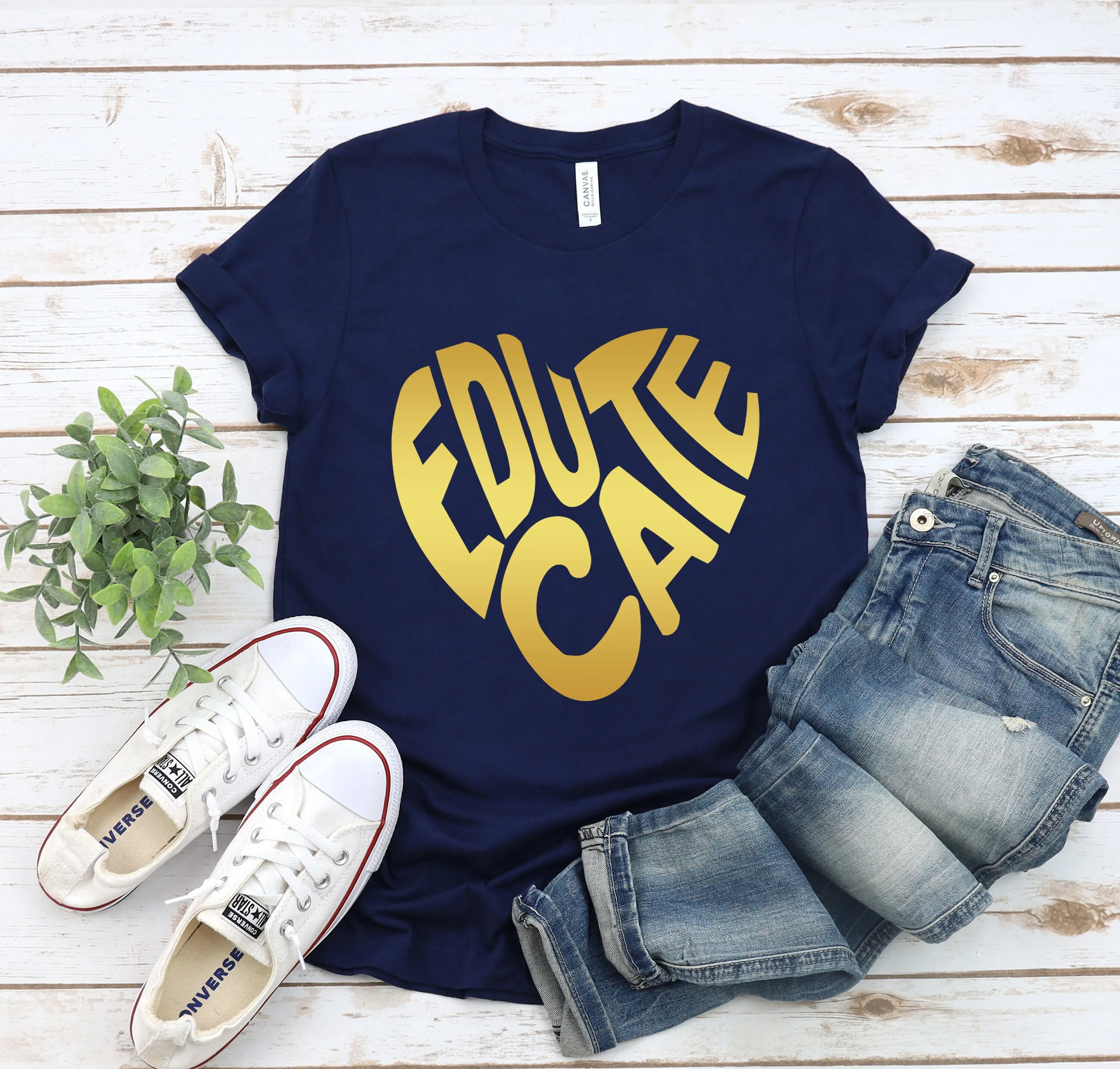 تعليم تي شيرت HearT للطلاب معلمي التخرج