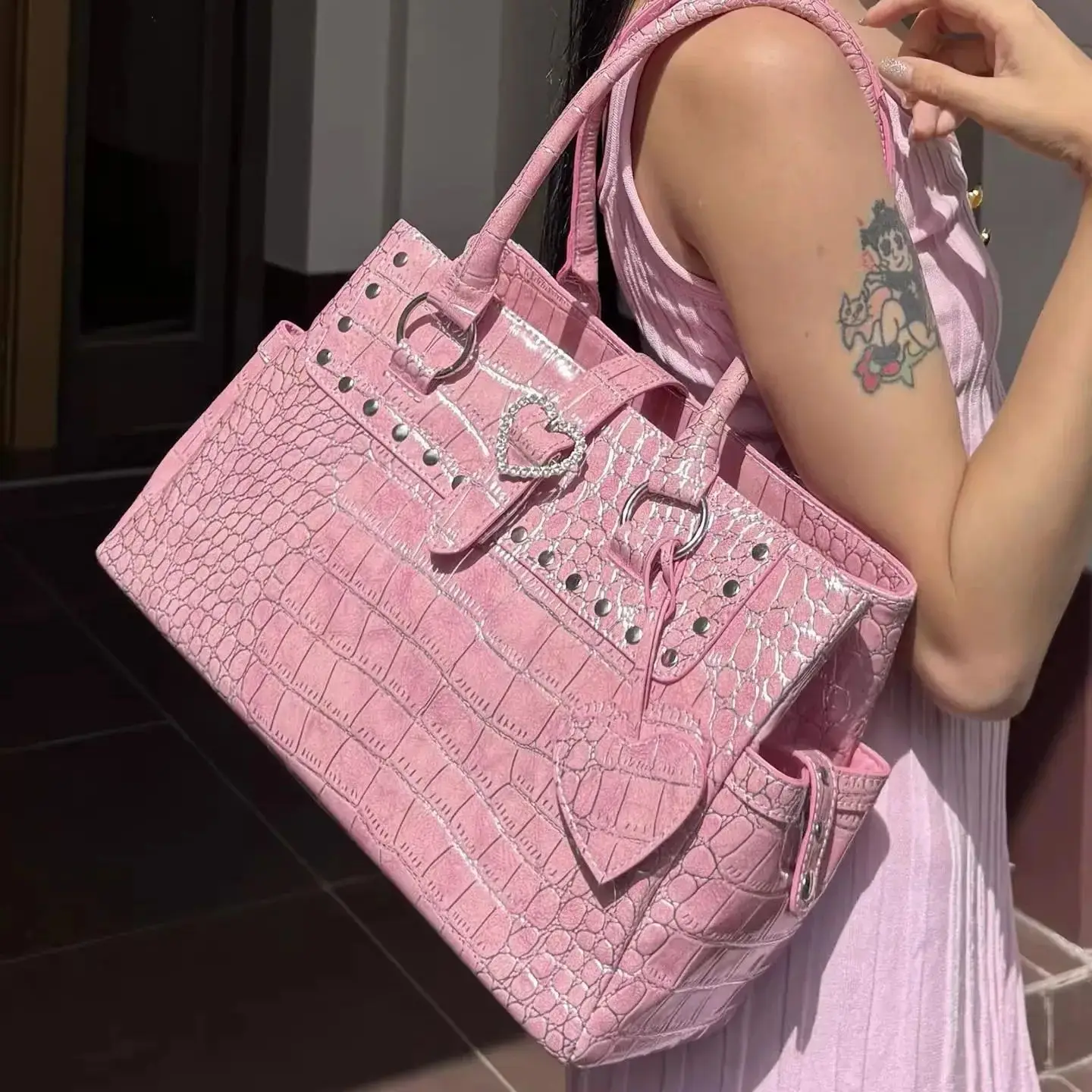 

Retro Leather Handbag Large Capacity Pink Shoulder Bag Women Lamb Wool Tote Bag Zipper Closure Casual Shopping Traveling Tote