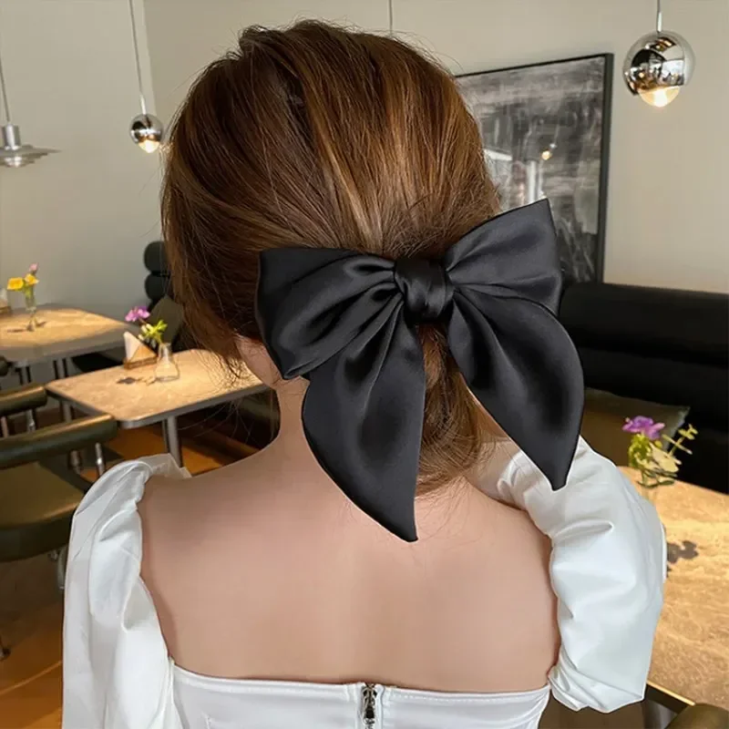 Eleganter High-End-Haarschmuck aus schwarzem Satin mit Schleife für Damen – perfekt für schicke Pferdeschwanz- und süße Friseure – Detail 5